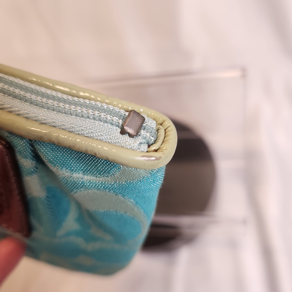 Coach Poppy Signature C Teal Wristlet Pouch - Picture 11 of 12